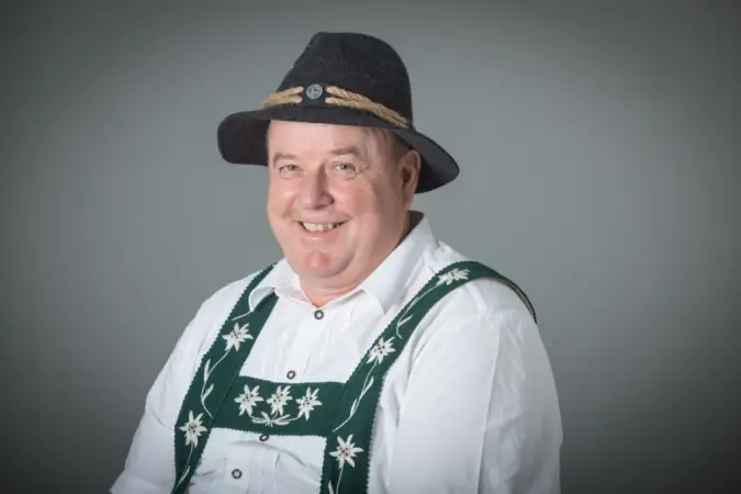 Stefan Hochlenert