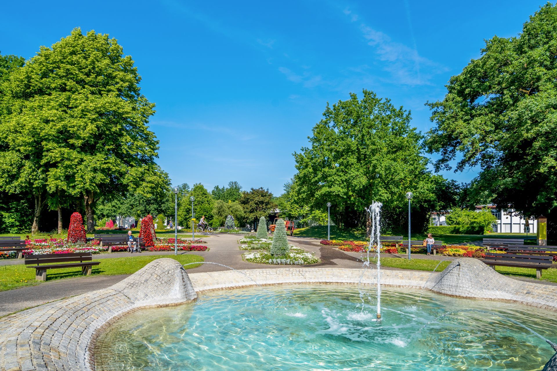 Öffentlicher Park, Bad Fuessing, Bayern, Deutschland 
