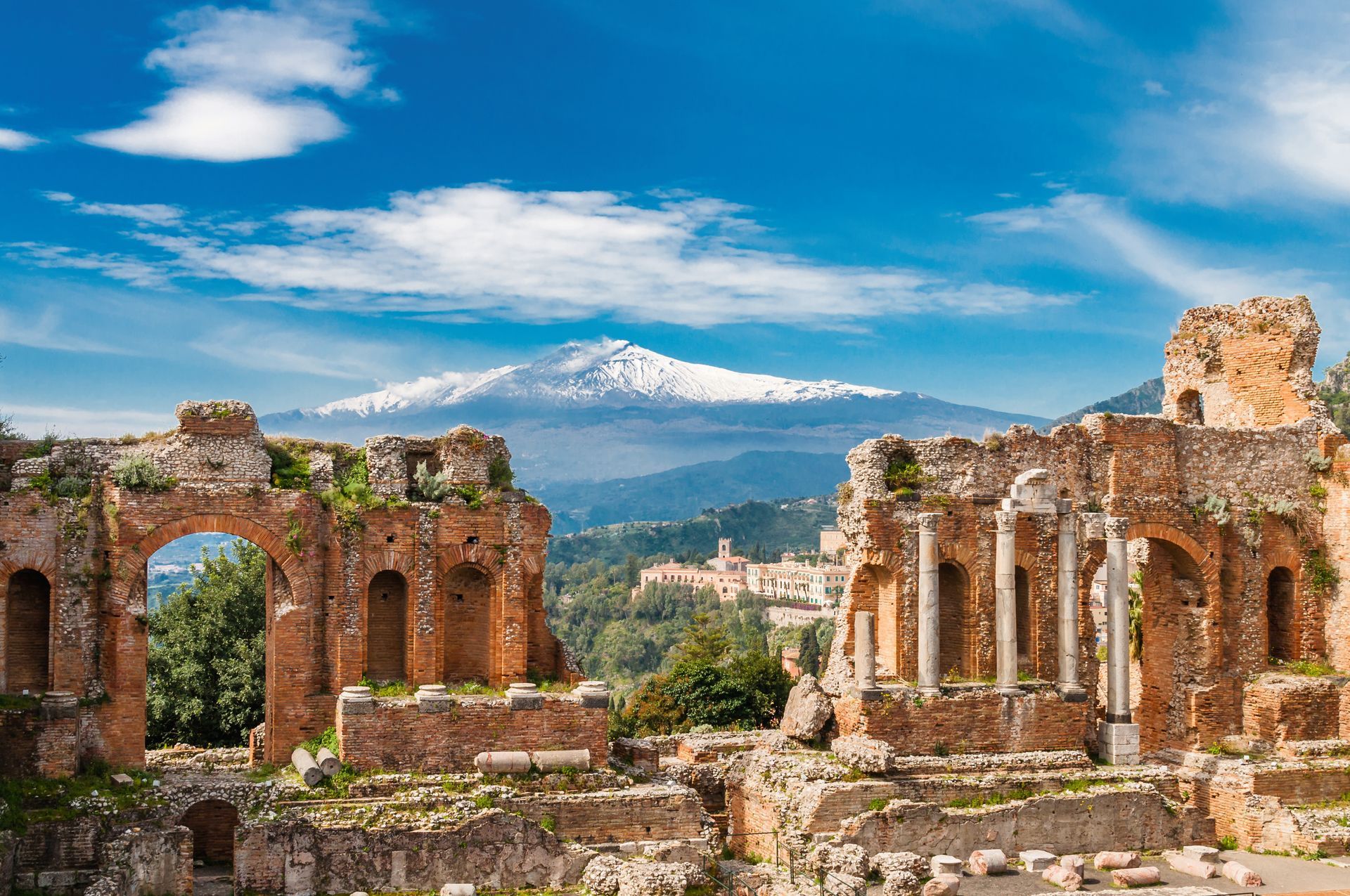 Griechisch-römisches Theater in Taormina mit Ätna im Hintergru